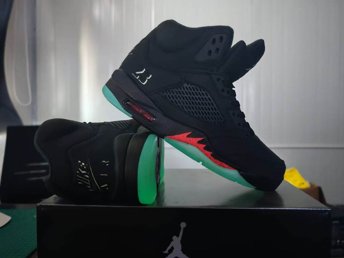 Air Jordan 5 Retro "Halloween" – Black / Picante Red (HQ7978-001)