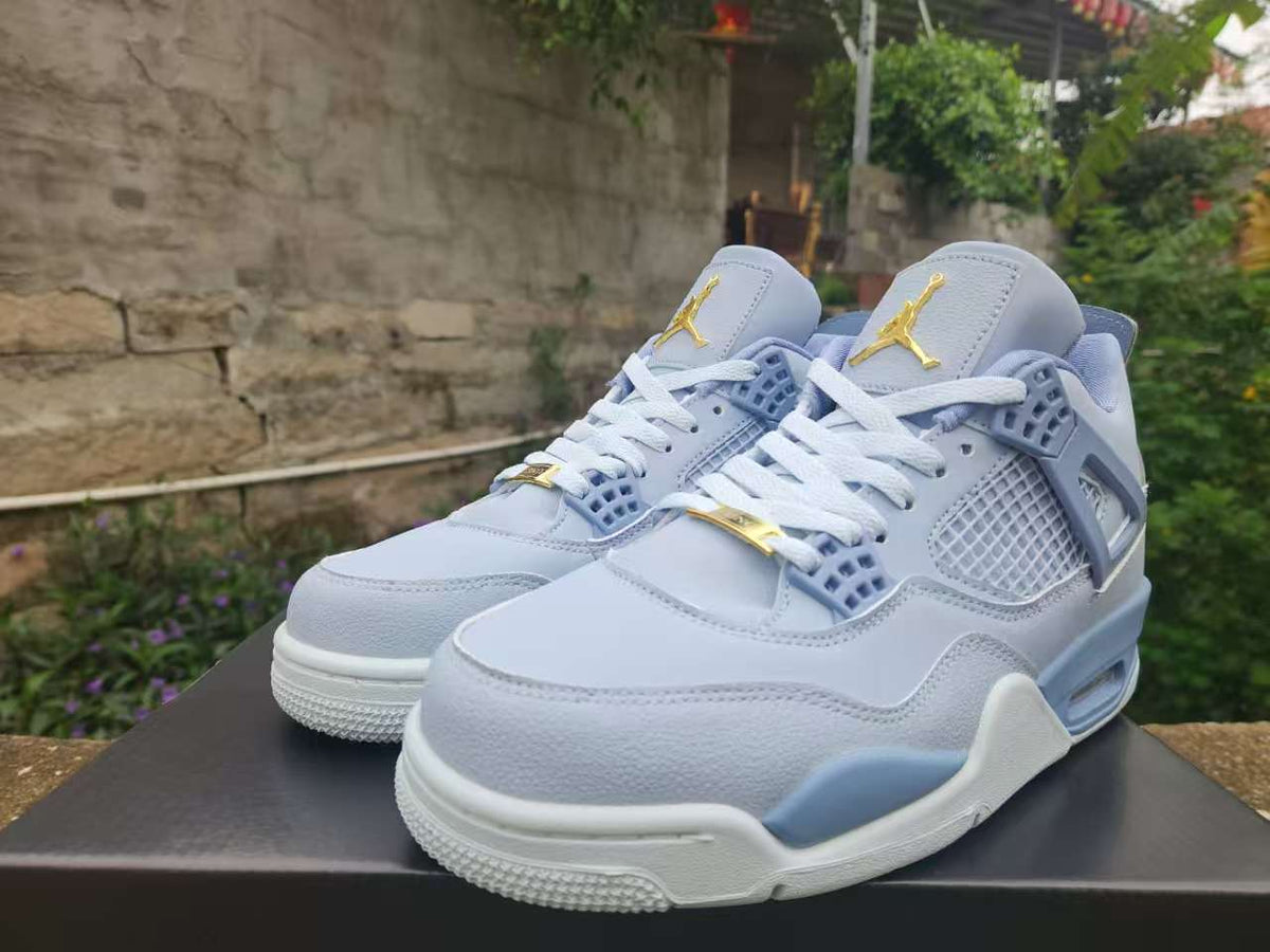 Air Jordan 4 Retro ‘Light Blue Gold’