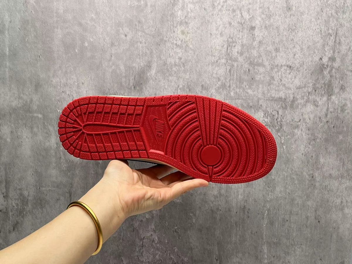 Air Jordan 1 Retro Low OG "Chicago"