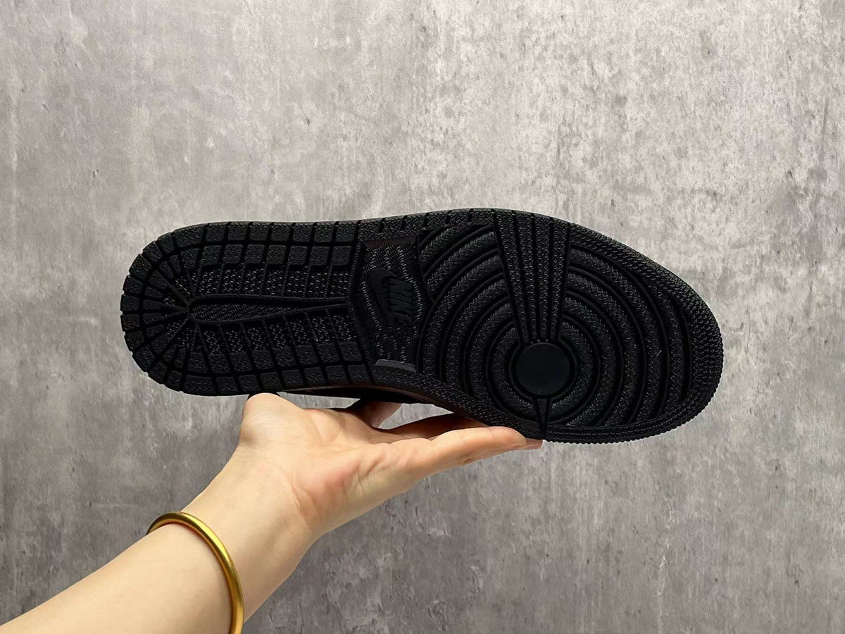 Air Jordan 1 Retro Low OG SP x Travis Scott "Velvet Brown"